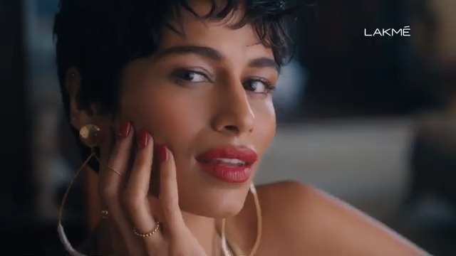 Lakmé 9to5 Hya Matte Lipstick Afterhours Wine - Image 3