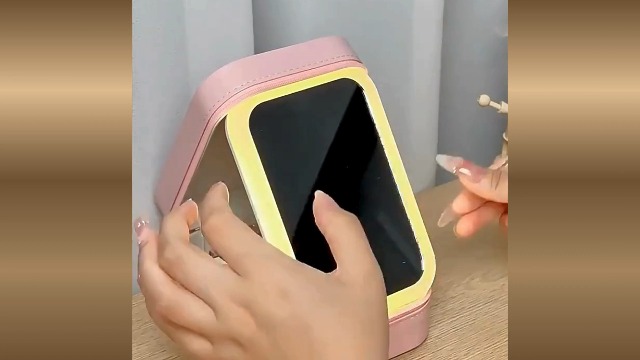 UrbanThreads Small Travel LED Makeup Mirror Case - Image 3