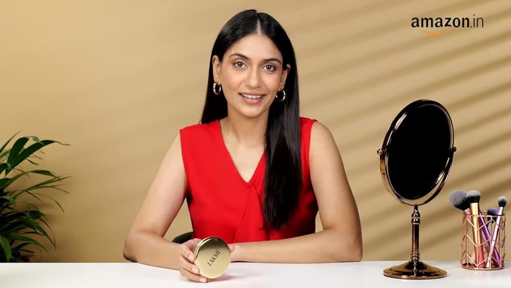 Lakme 9 to 5 Primer Matte Powder Foundation Compact Natural Light 9g - Image 3