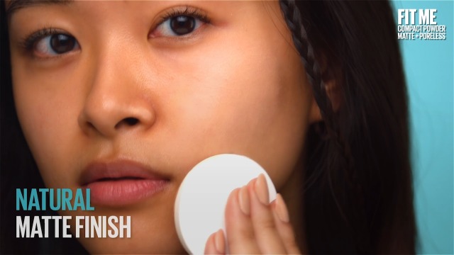 Maybelline Fit Me Matte Compact Powder Shade 220 - Image 3