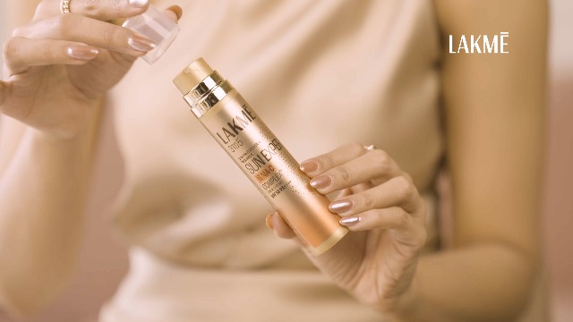 Lakme Sun Expert 1% Nia C Sunscreen Gel SPF 50 PA++++ - Image 3