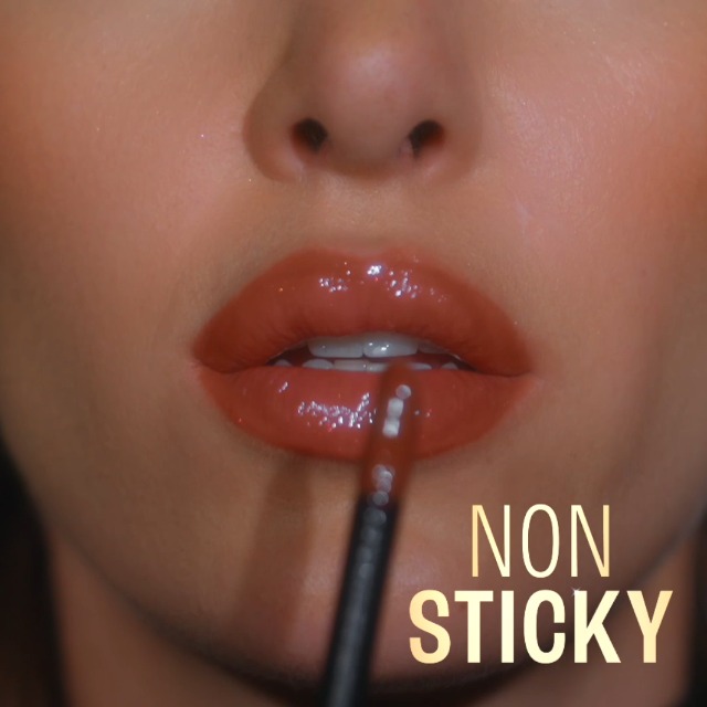 Lakme Glitterati Lip Glaze 303 Caramel Drizzle 5ml - Image 3