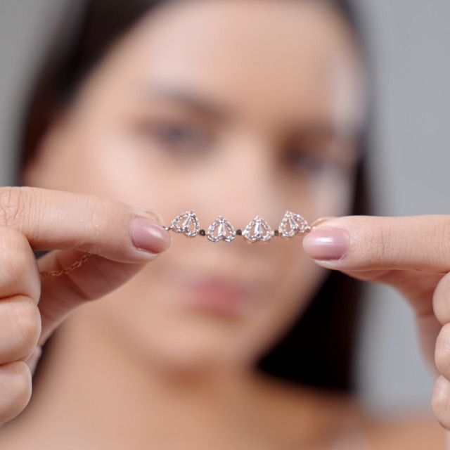 SALTY Anti Tarnish Magnetic Heart Clover Pendant Necklace Women - Image 3