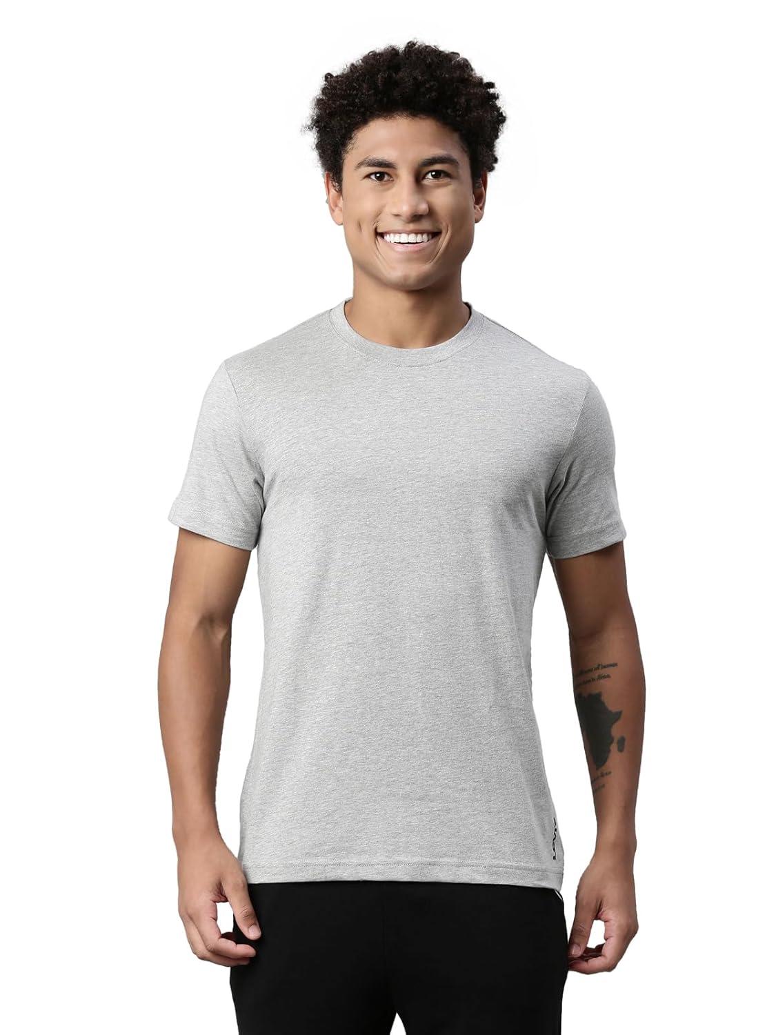 Levi's Men 025 Solid T-Shirt - Round Neck, Short Sleeves