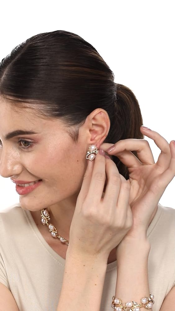 Shining Diva Pearl Bracelet Earrings Necklace Set - Image 4